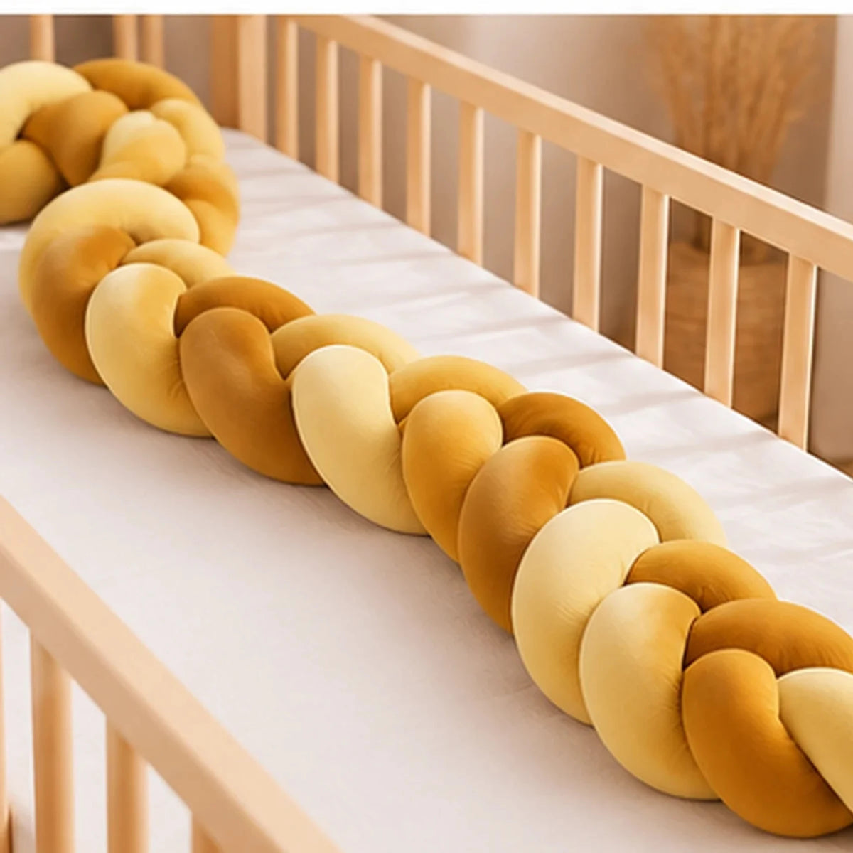 Tour de lit bébé tressé, coloris Jaune moutarde, déplié à plat