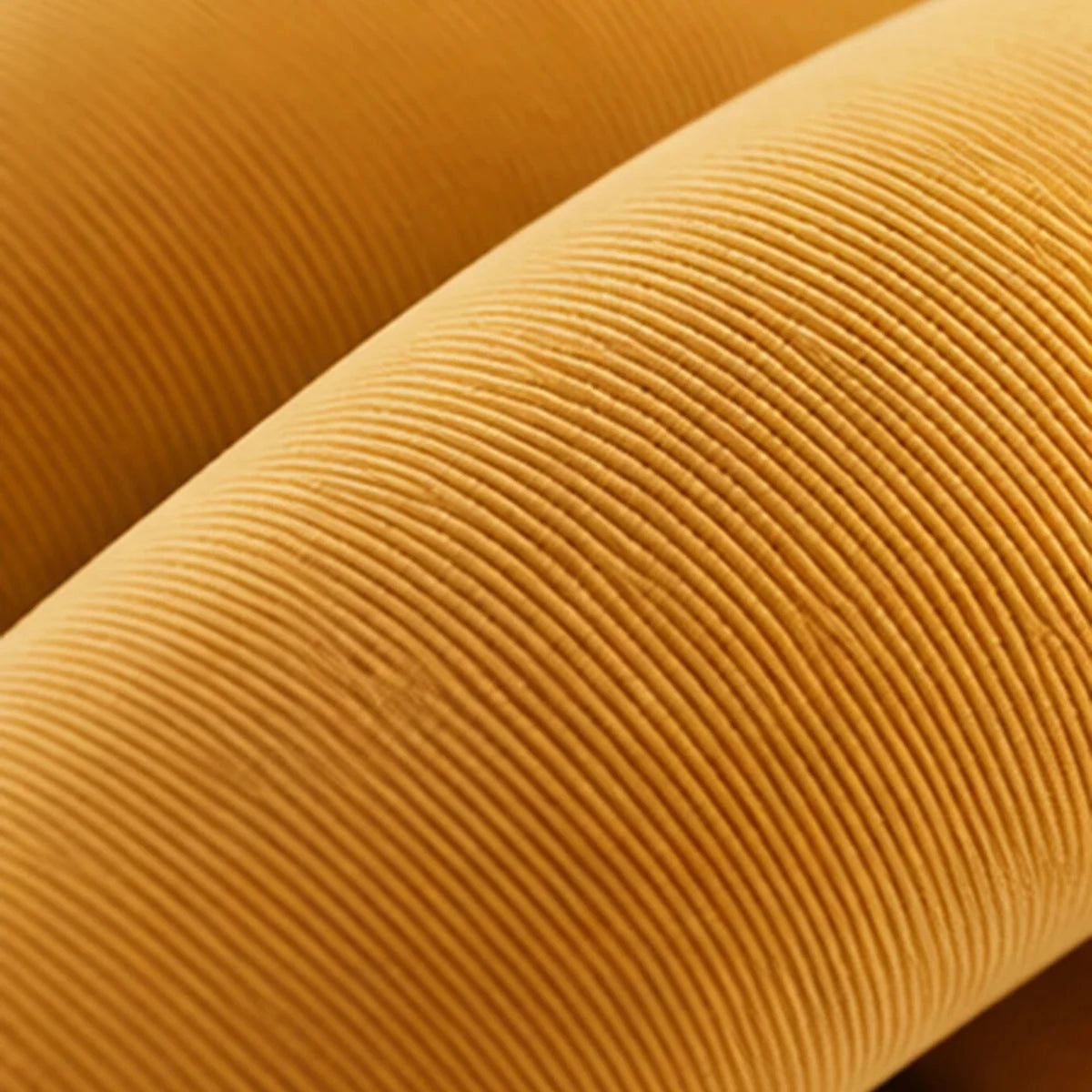 Tour de lit bébé tressé, coloris Jaune moutarde, détail de la texture du tissu